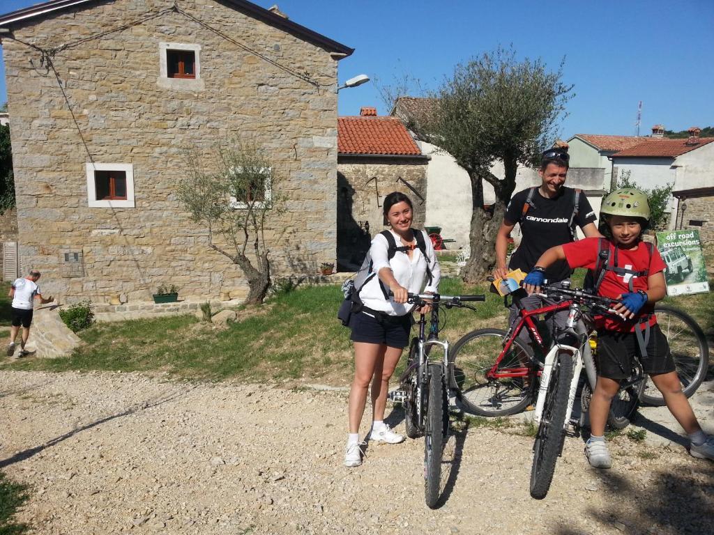 Al Merlo Olivo, Rural Istrian House Buje Buitenkant foto