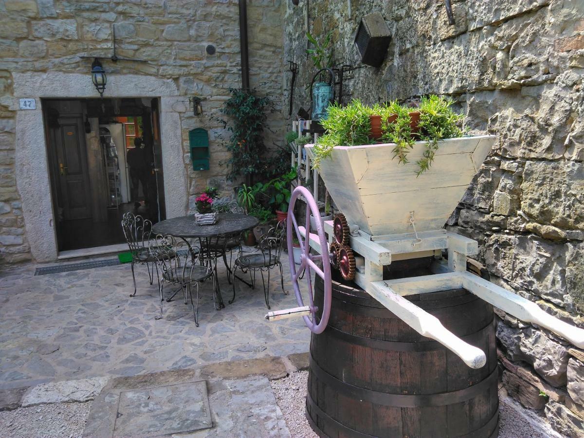 Al Merlo Olivo, Rural Istrian House Buje Buitenkant foto